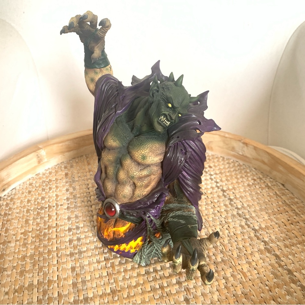 Diamond Select Marvel Comics Ultimate Spiderman Green Goblin Statue Bust